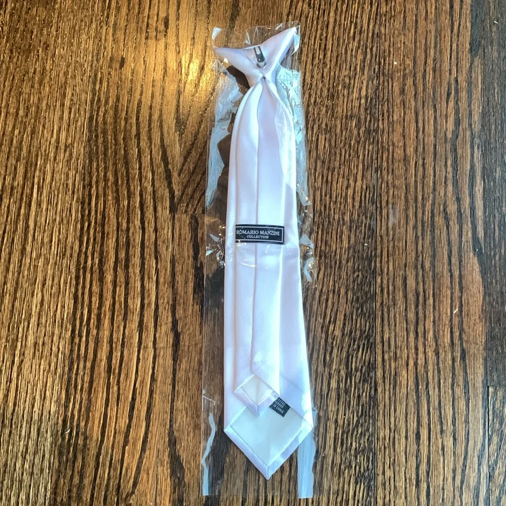 Boys white clip on tie.